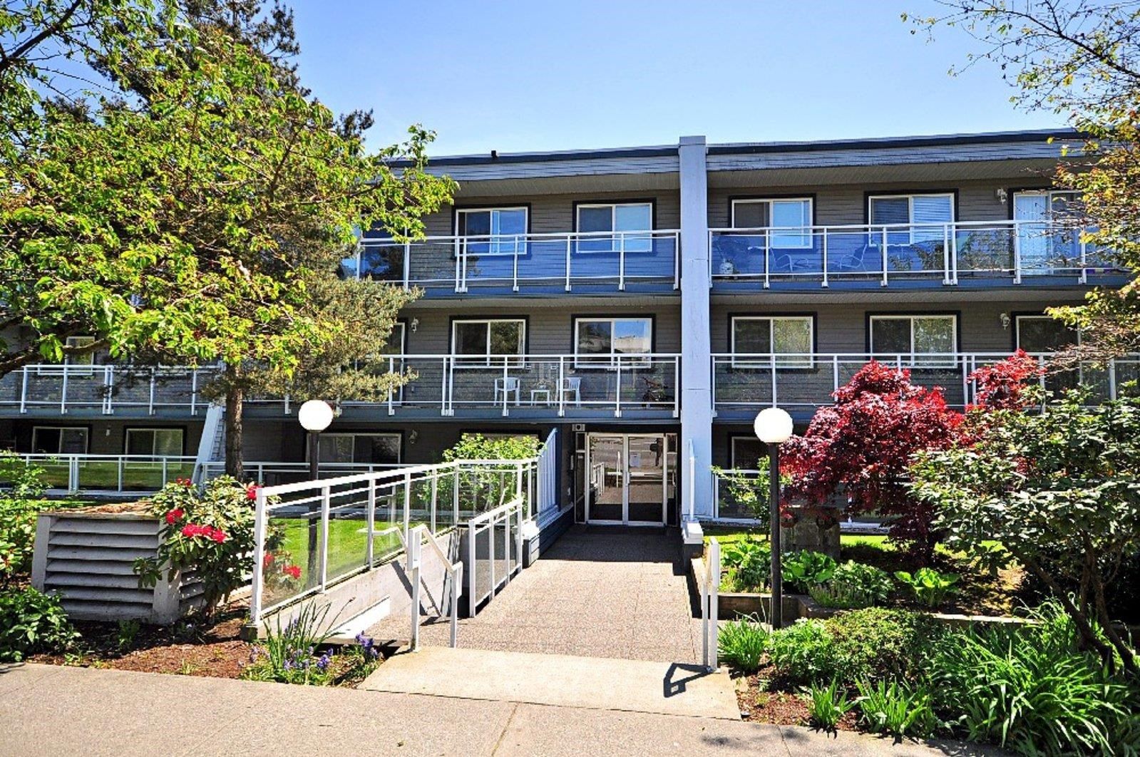 Main Photo: 317 550 ROYAL Avenue in New Westminster: Downtown NW Condo for sale in "HARBOURVIEW" : MLS®# R2794369