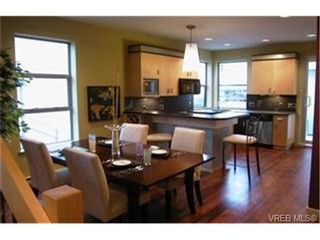 Photo 2: 4 579 Marifield Ave in VICTORIA: Vi James Bay Row/Townhouse for sale (Victoria)  : MLS®# 327934
