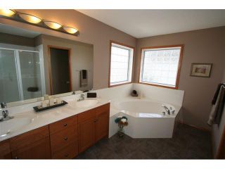 Photo 11: 107 CRESTMONT Drive SW in : Crestmont Residential Detached Single Family for sale (Calgary)  : MLS®# C3471222