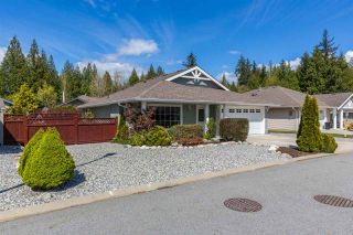 Photo 1: 5747 CARTIER Road in Sechelt: Sechelt District House for sale in "CASCADE HEIGHTS" (Sunshine Coast)  : MLS®# R2161891