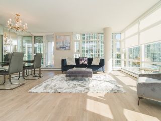 Photo 1: 706 198 AQUARIUS MEWS in Vancouver: Yaletown Condo for sale (Vancouver West)  : MLS®# R2424836