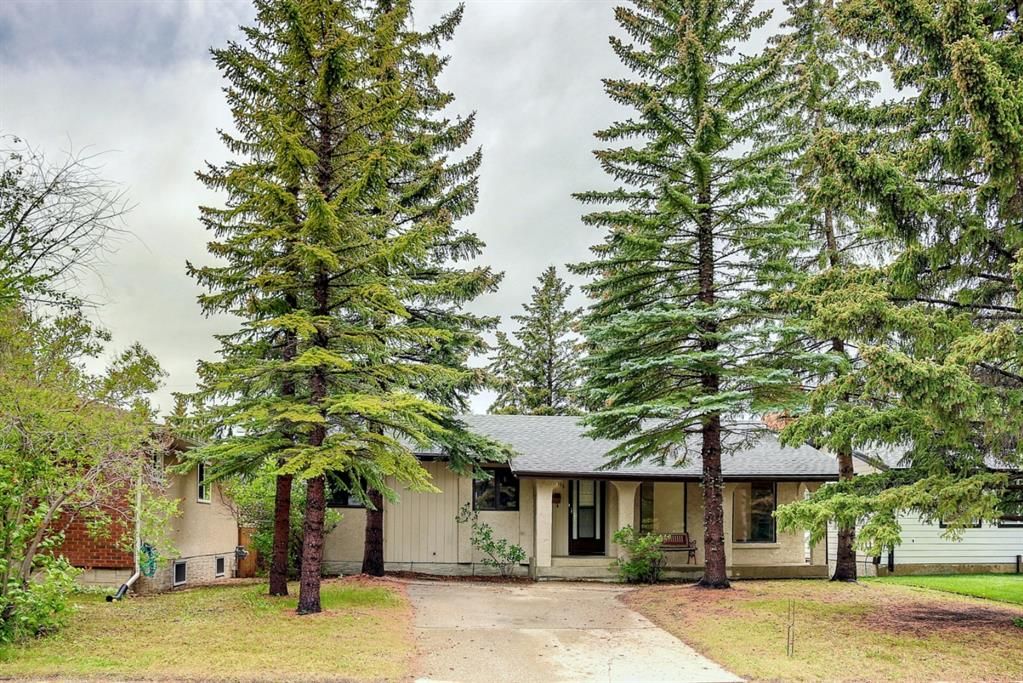 Main Photo: 115 Silver Brook Road NW in Calgary: Silver Springs Detached for sale : MLS®# A1227578
