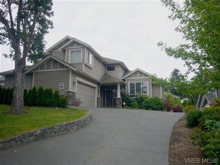 Photo 1: 1055 Violet Avenue in VICTORIA: SW Strawberry Vale Residential for sale (Saanich West)  : MLS®# 310190