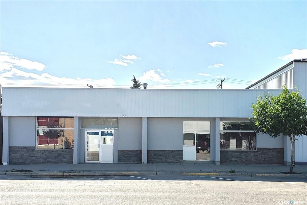 Main Photo: 307 Centre Street in Meadow Lake: Commercial for sale : MLS®# SK905384
