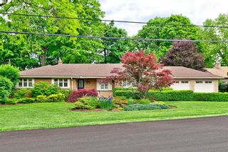 Photo 2: 795 Montgomery Drive in Hamilton: Ancaster House (Bungalow) for sale : MLS®# X5645590