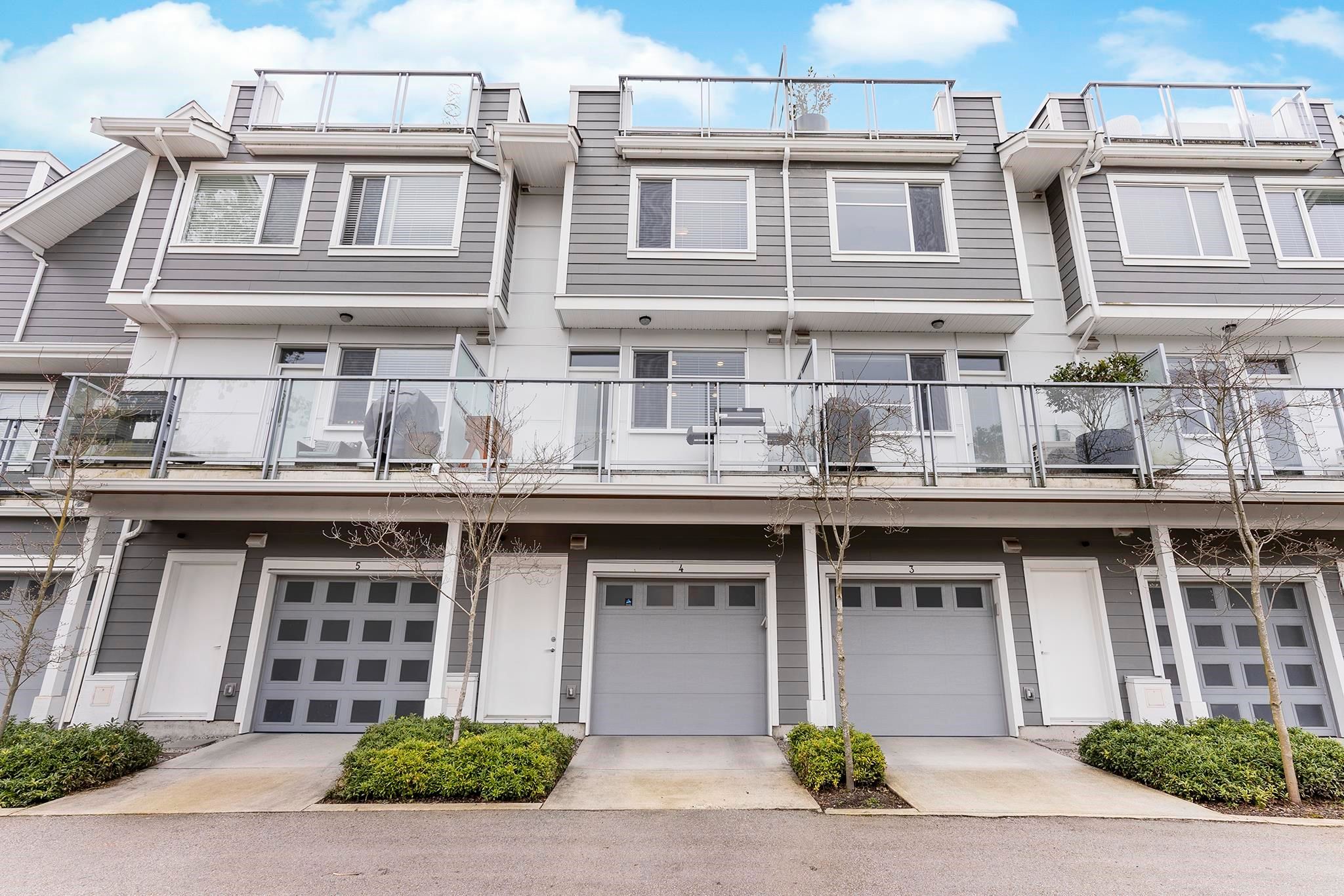 Main Photo: 4 15918 MOUNTAIN VIEW Drive in Surrey: Grandview Surrey Townhouse for sale in "WILLSBROOK" (South Surrey White Rock)  : MLS®# R2676015