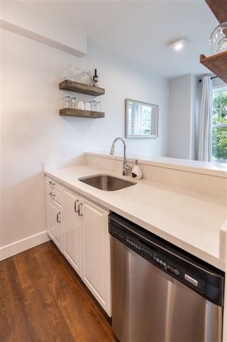 Photo 8: 936 W 16TH Avenue in Vancouver: Cambie Condo for sale (Vancouver West)  : MLS®# R2464695