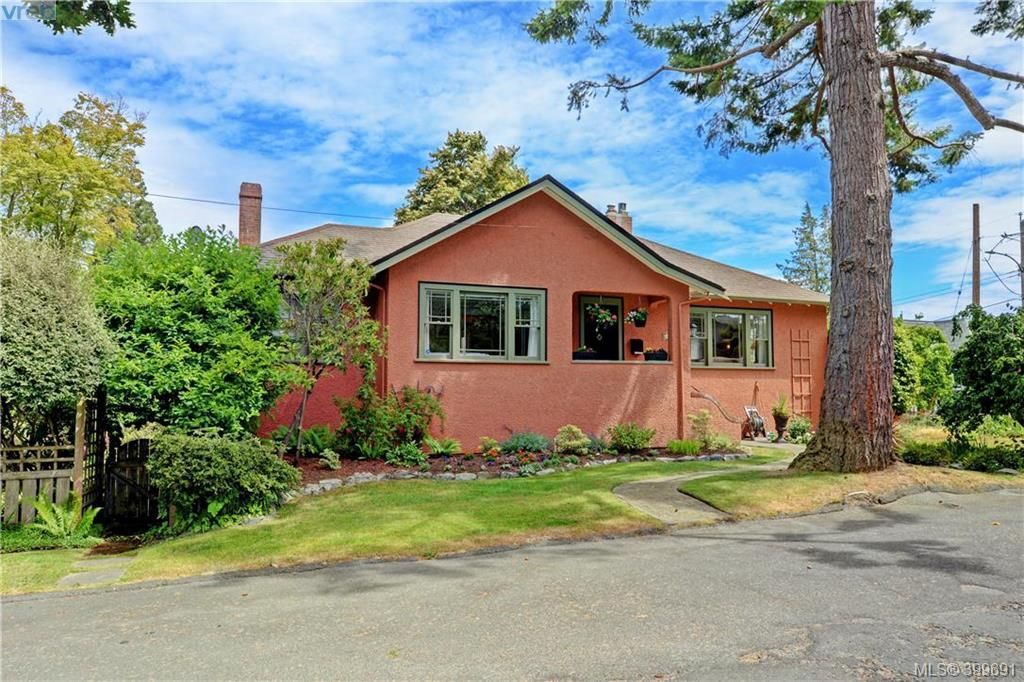1007 St. Louis St. Beautiful and quiet location in South Oak Bay.