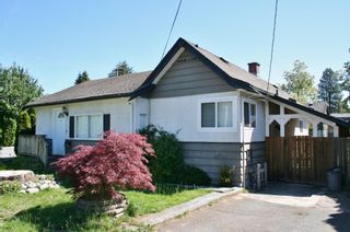 Photo 1: 7590 DUNSMUIR Street in Mission: Mission BC House for sale : MLS®# R2068883