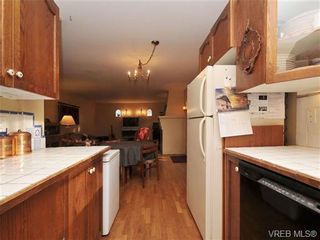 Photo 8: B 1601 Haultain St in VICTORIA: Vi Oaklands Half Duplex for sale (Victoria)  : MLS®# 690016