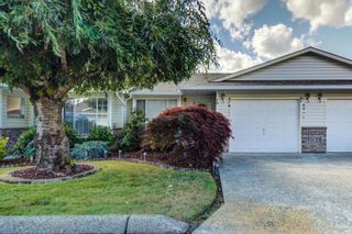 Photo 1: 19 18960 ADVENT Road in Pitt Meadows: Central Meadows Townhouse for sale in "MEADOWLAND VILLAGE" : MLS®# R2724609