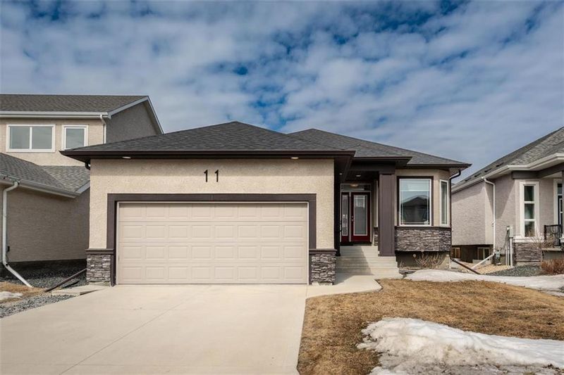 FEATURED LISTING: 11 Hofsted Drive Winnipeg