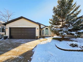 Photo 1: 348 JACQUES Avenue in Winnipeg: Harbour View South Residential for sale (3J)  : MLS®# 202329997
