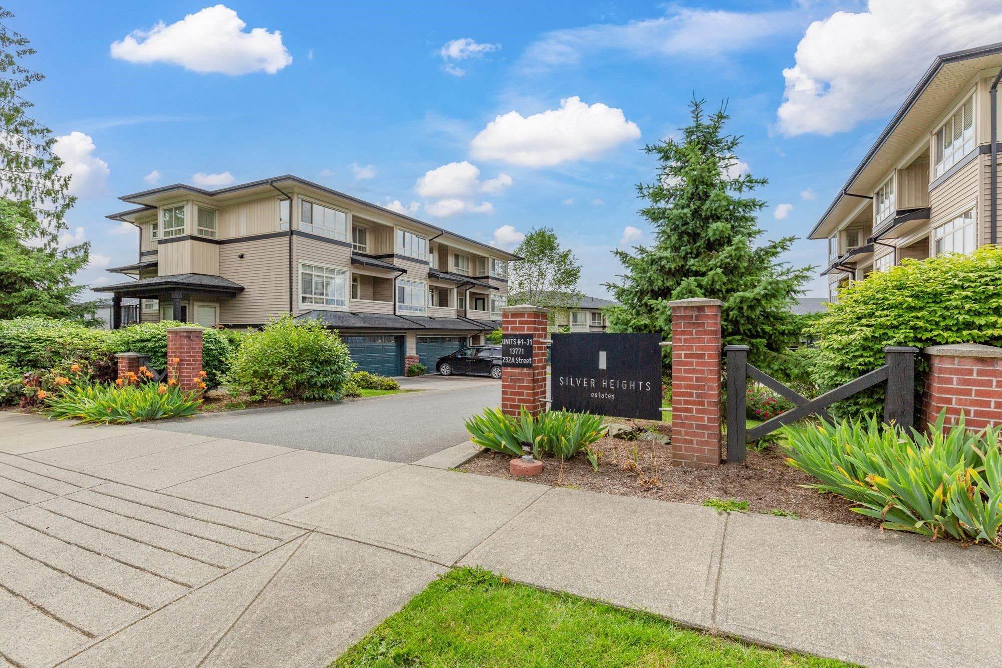 Main Photo: 5 13771 232A Street in Maple Ridge: Silver Valley Townhouse for sale in "Silver Heights Estates" : MLS®# R2701149