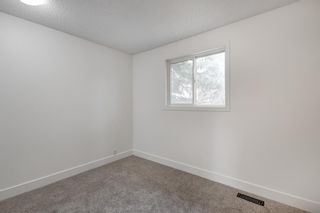 Photo 19: 55 Woodmont Green SW in Calgary: Woodbine Detached for sale : MLS®# A2047879