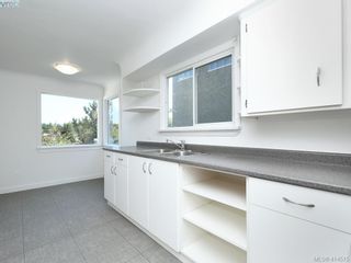 Photo 11: 318 Uganda Ave in VICTORIA: Es Kinsmen Park Half Duplex for sale (Esquimalt)  : MLS®# 822180