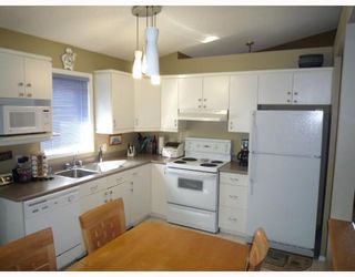 Photo 2: 180 REDONDA Street in WINNIPEG: Transcona Residential for sale (North East Winnipeg)  : MLS®# 2907150