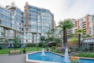 Photo 4: 209 1470 PENNYFARTHING Drive in Vancouver: False Creek Condo for sale in "HARBOUR COVE" (Vancouver West)  : MLS®# R2268174