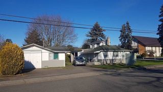 Photo 2: 9385 BROADWAY Street in Chilliwack: Chilliwack Proper East House for sale : MLS®# R2837916