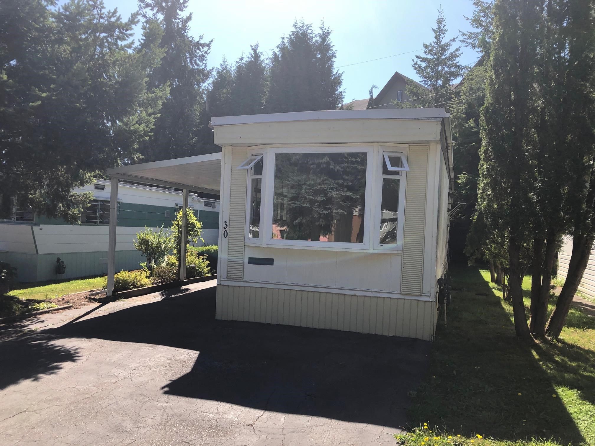 Main Photo: 30 6280 KING GEORGE Boulevard in Surrey: Sullivan Station Manufactured Home for sale : MLS®# R2843515