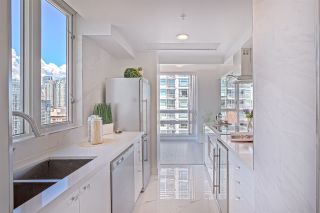 Photo 12: 1602 1201 MARINASIDE Crescent in Vancouver: Yaletown Condo for sale (Vancouver West)  : MLS®# R2401995