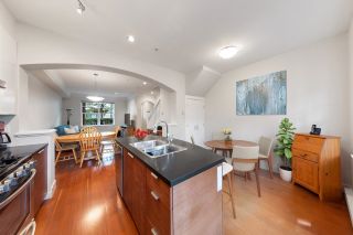 Photo 2: 2142 W 8TH Avenue in Vancouver: Kitsilano Townhouse for sale in "HANSDOWNE ROW" (Vancouver West)  : MLS®# R2782997