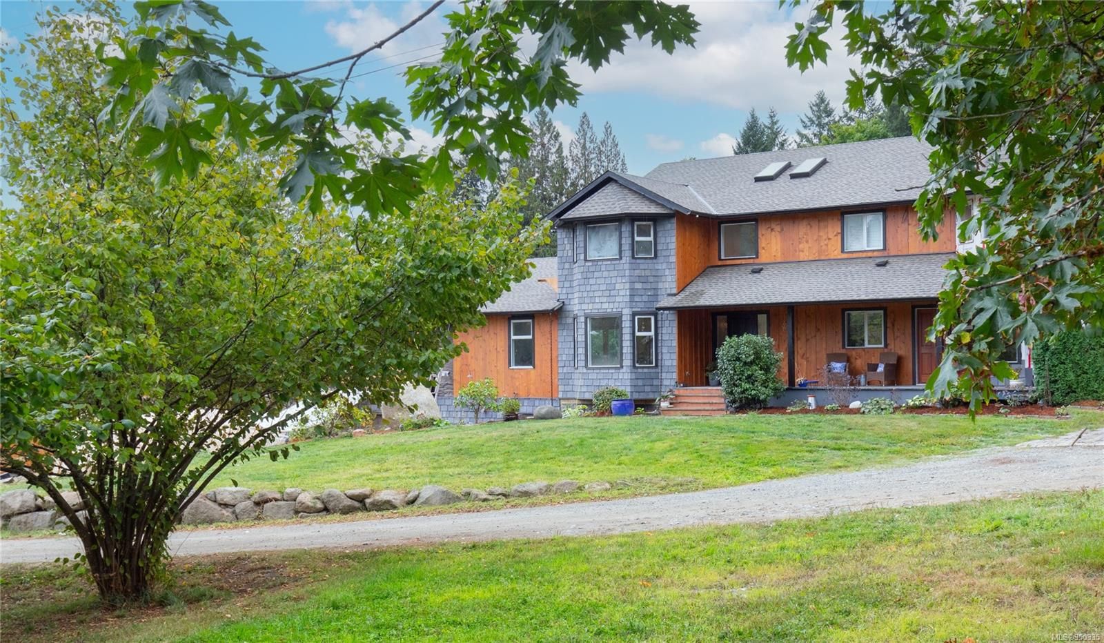 Main Photo: 1675 Kelsie Rd in Nanaimo: Na Chase River House for sale : MLS®# 950335