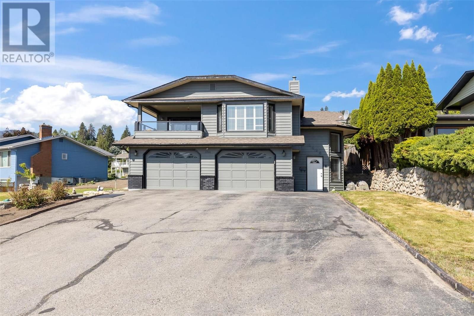 Main Photo: 6098 Gummow Road, in Peachland: House for sale : MLS®# 10276366