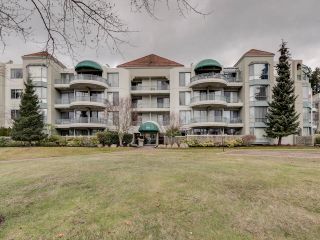 Photo 1: 107 1705 MARTIN Drive in Surrey: Sunnyside Park Surrey Condo for sale in "SOUTHWYND" (South Surrey White Rock)  : MLS®# R2746770