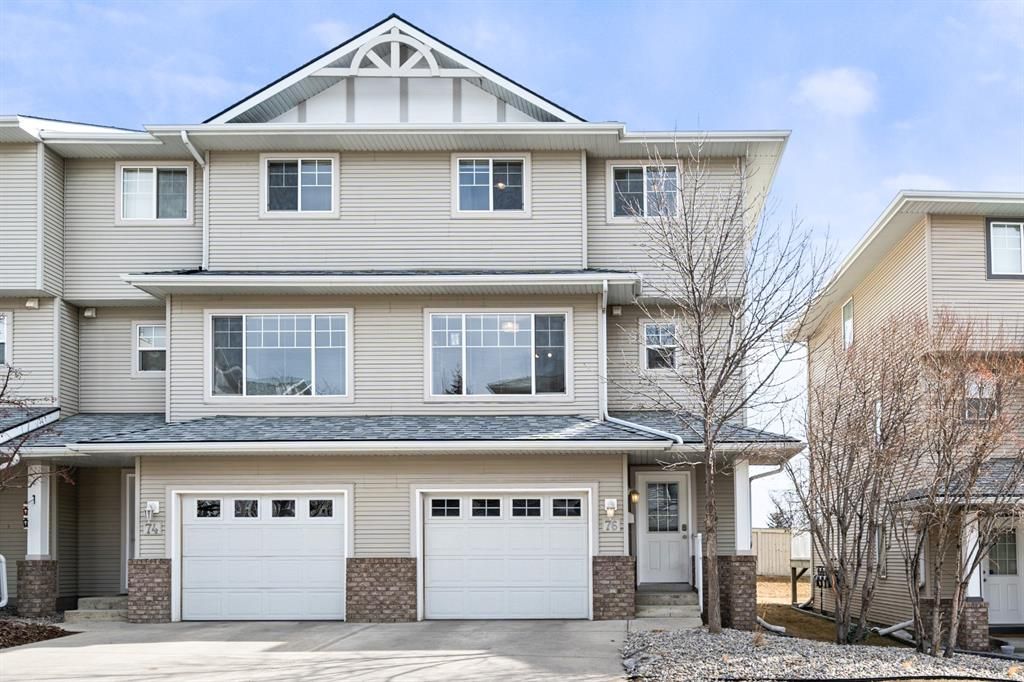 Main Photo: 76 Crystal Shores Cove: Okotoks Row/Townhouse for sale : MLS®# A1192998