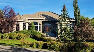 Photo 1: 10 Slopeview Drive SW in Calgary: Springbank Hill Detached for sale : MLS®# A2130653