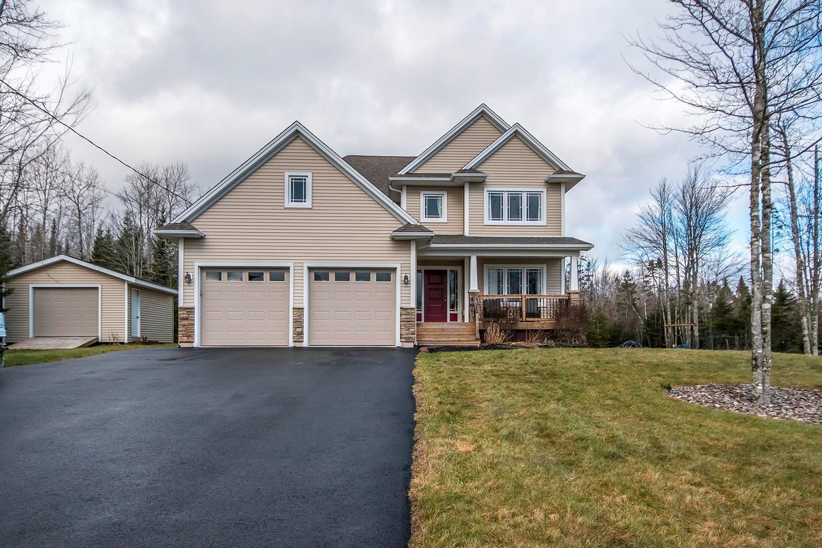 Main Photo: 105 Royal Oaks Way in Belnan: 105-East Hants/Colchester West Residential for sale (Halifax-Dartmouth)  : MLS®# 202301534
