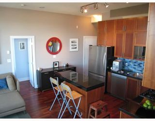 Photo 2: 607 2635 PRINCE EDWARD Street in Vancouver: Mount Pleasant VE Condo for sale in "SOMA LOFTS" (Vancouver East)  : MLS®# V686340