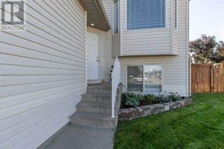 Photo 3: 110 Heritage Court W in Lethbridge: House for sale : MLS®# A2081300