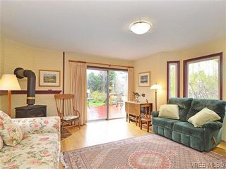 Photo 2: 966 Snowdrop Ave in VICTORIA: SW Marigold House for sale (Saanich West)  : MLS®# 638432