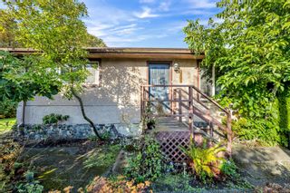Photo 1: 2350A Belmont Ave in Victoria: Vi Fernwood Half Duplex for sale : MLS®# 945166