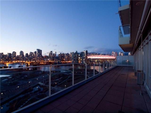 Main Photo: 1105 181 W 1ST Avenue in Vancouver: False Creek Condo for sale (Vancouver West)  : MLS®# V923291