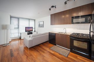 Photo 2: 602 1030 W BROADWAY in Vancouver: Fairview VW Condo for sale in "LA COLOMBA" (Vancouver West)  : MLS®# R2144227