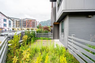Photo 5: 1351 MARINASIDE Place in Squamish: Valleycliffe Townhouse for sale in "Sea and Sky" : MLS®# R2814816