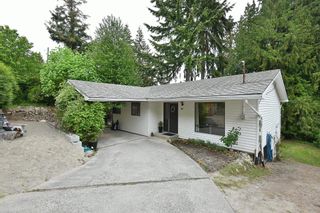 Photo 3: 617 GOWER POINT Road in Gibsons: Gibsons & Area House for sale in "Bay area, Gibsons" (Sunshine Coast)  : MLS®# R2780880