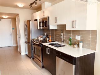 Photo 4: 207 2689 KINGSWAY in Vancouver: Collingwood VE Condo for sale in "Skyway Tower" (Vancouver East)  : MLS®# R2418159