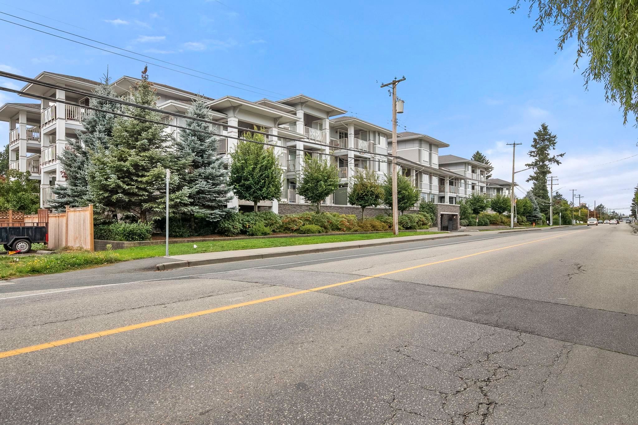 Main Photo: 316 46262 FIRST Avenue in Chilliwack: Chilliwack Proper East Condo for sale in "The Summit" : MLS®# R2814432