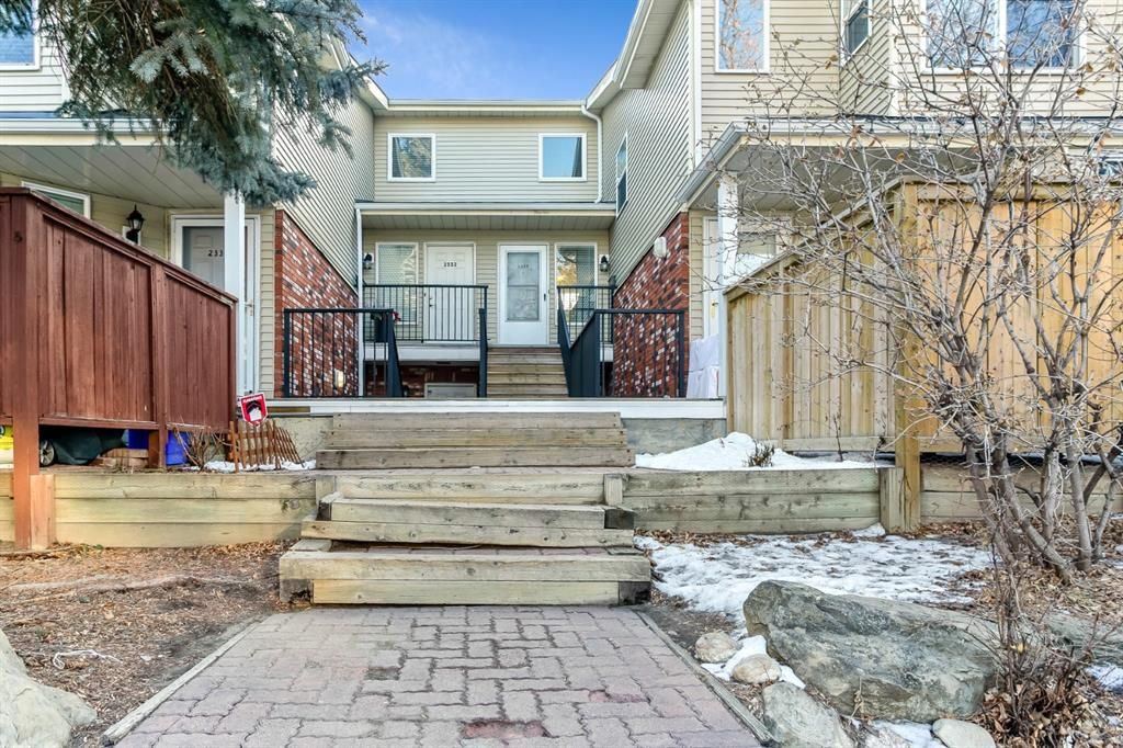 Main Photo: 2334 17A Street SW in Calgary: Bankview Row/Townhouse for sale : MLS®# A1188211