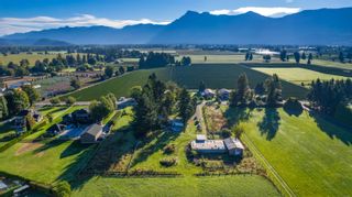 Photo 5: 10715 REEVES Road in Chilliwack: East Chilliwack House for sale : MLS®# R2663607