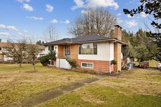 Photo 1: 2440 WARE Street in Abbotsford: Central Abbotsford House for sale : MLS®# R2848517