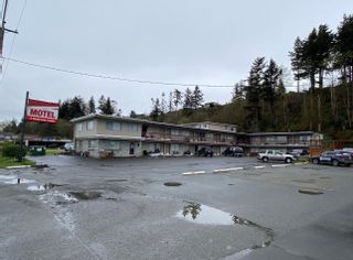 Photo 1: 25 rooms Motel for sale BC: Business with Property for sale : MLS®# 904788