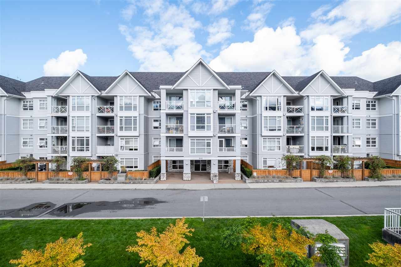 Main Photo: 201 3142 ST JOHNS Street in Port Moody: Port Moody Centre Condo for sale in "SONRISA" : MLS®# R2504116