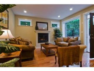Photo 2: 1 1290 Richardson St in VICTORIA: Vi Fairfield West Row/Townhouse for sale (Victoria)  : MLS®# 490828
