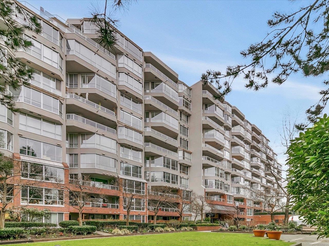 Main Photo: 512 518 MOBERLY Road in Vancouver: False Creek Condo for sale in "Newport Quay" (Vancouver West)  : MLS®# R2669409