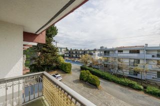 Photo 15: 32 135 W 21ST Street in North Vancouver: Central Lonsdale Condo for sale in "Del Amo" : MLS®# R2773674
